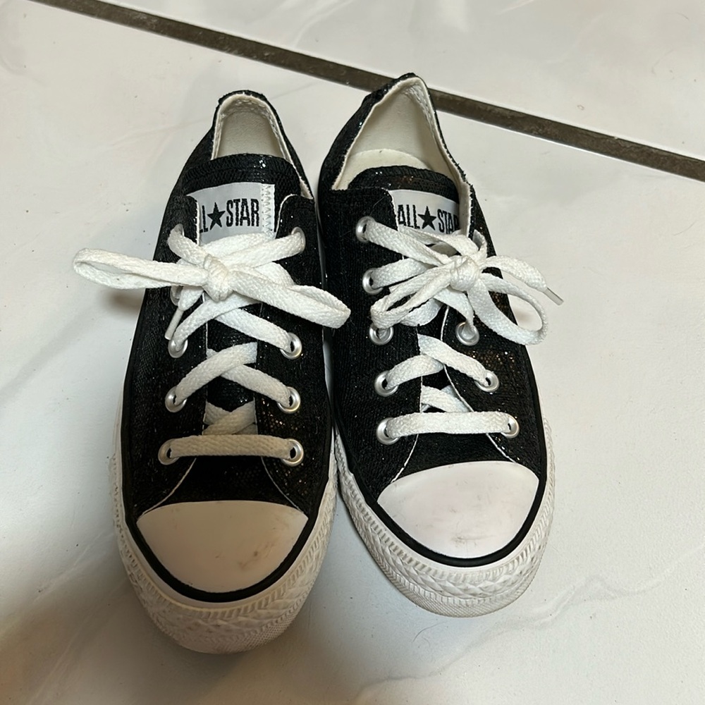 Converse Sparkly Low Tops. Women’s size 6.